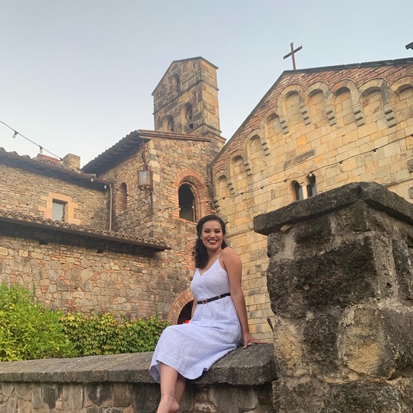 Meet your Posher, Gabriela - Picture 1 of 1